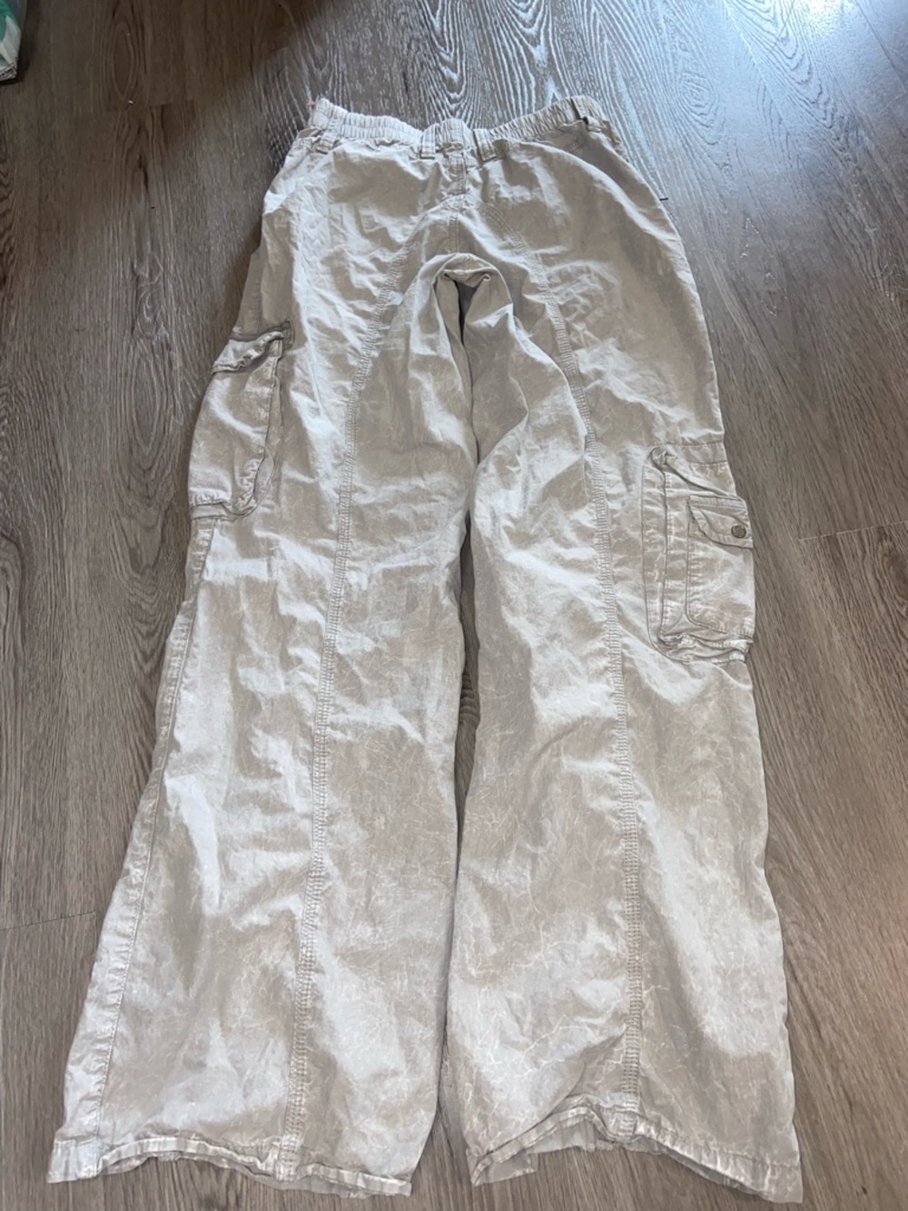 BDG Wide-Leg Cargo Pants in Light Grey - Picture 3 of 4